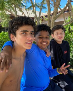 Gianlucca Mauad Instagram - Maio  dump … intenso e abençoado … teve dias no @japygolfresort … pré estreia de @derepentemissoficial … viagem p Rio …. salvador … bh