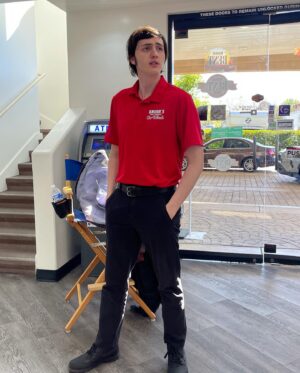 Gianni DeCenzo Instagram - We did it boys! We finally made it big! Check me out on the new episode of #ncis !! Best damn car wash employee you’ll ever meet!!