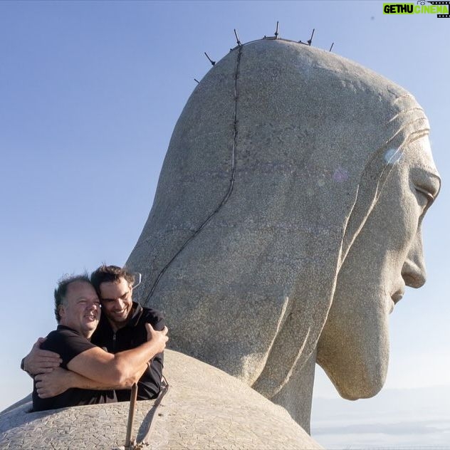 Giba - 50.8K Likes - Que a semana de vocĆŖs seja abenƧoada, assim como foi o meu domingo! Ontem tive a oportunidade incrĆvel de subir o Cristo Redentor e ser calorosamente recebido pelo @padreomaroficial. Sou muito grato ao meu amigo @rodrigocarlaferro por nos proporcionar essa experiĆŖncia fantĆ”stica e abenƧoada! O amor compartilhado ficarĆ” para sempre em nossos coraƧƵes. š¤©