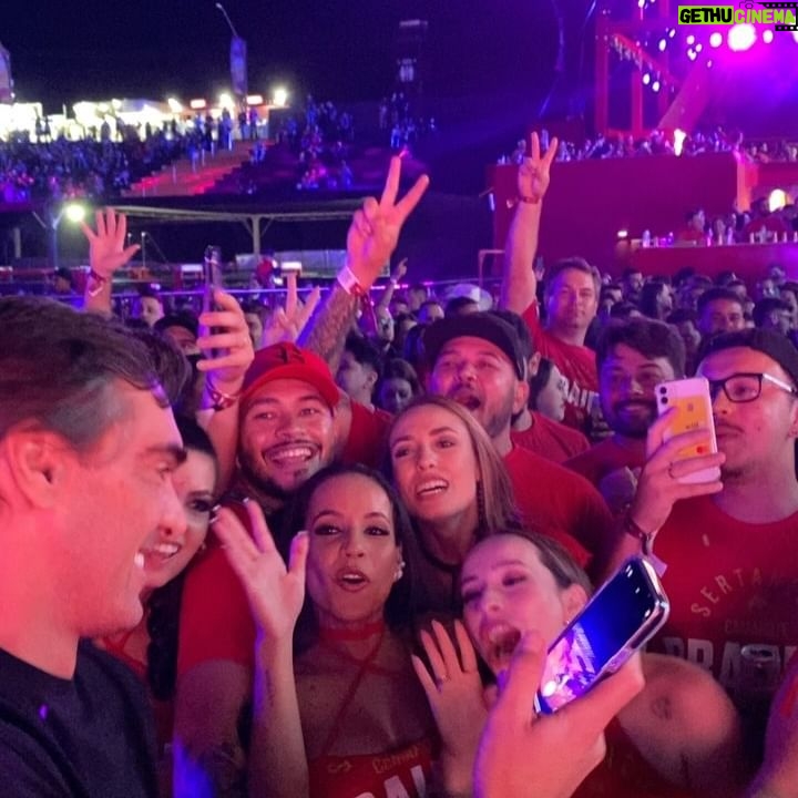 Giba - 13.3K Likes - Que energia incrĆvel, Londrina! Tirei o sĆ”bado para curtir com a minha amada esposa e fui surpreendido por tanto carinho na cidade que nasci. E o Ćŗltimo vĆdeo jĆ” diz: Gibaaa Neleees! š¤©š„š
#Giba #GibaNeles #Volei #Londrina