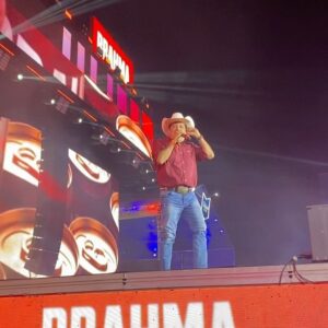Giba Instagram - Que energia incrível, Londrina! Tirei o sábado para curtir com a minha amada esposa e fui surpreendido por tanto carinho na cidade que nasci. E o último vídeo já diz: Gibaaa Neleees! 🤩🥇🎉

#Giba #GibaNeles #Volei #Londrina