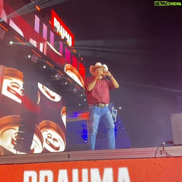 Giba - 13.3K Likes - Que energia incrĆvel, Londrina! Tirei o sĆ”bado para curtir com a minha amada esposa e fui surpreendido por tanto carinho na cidade que nasci. E o Ćŗltimo vĆdeo jĆ” diz: Gibaaa Neleees! š¤©š„š
#Giba #GibaNeles #Volei #Londrina