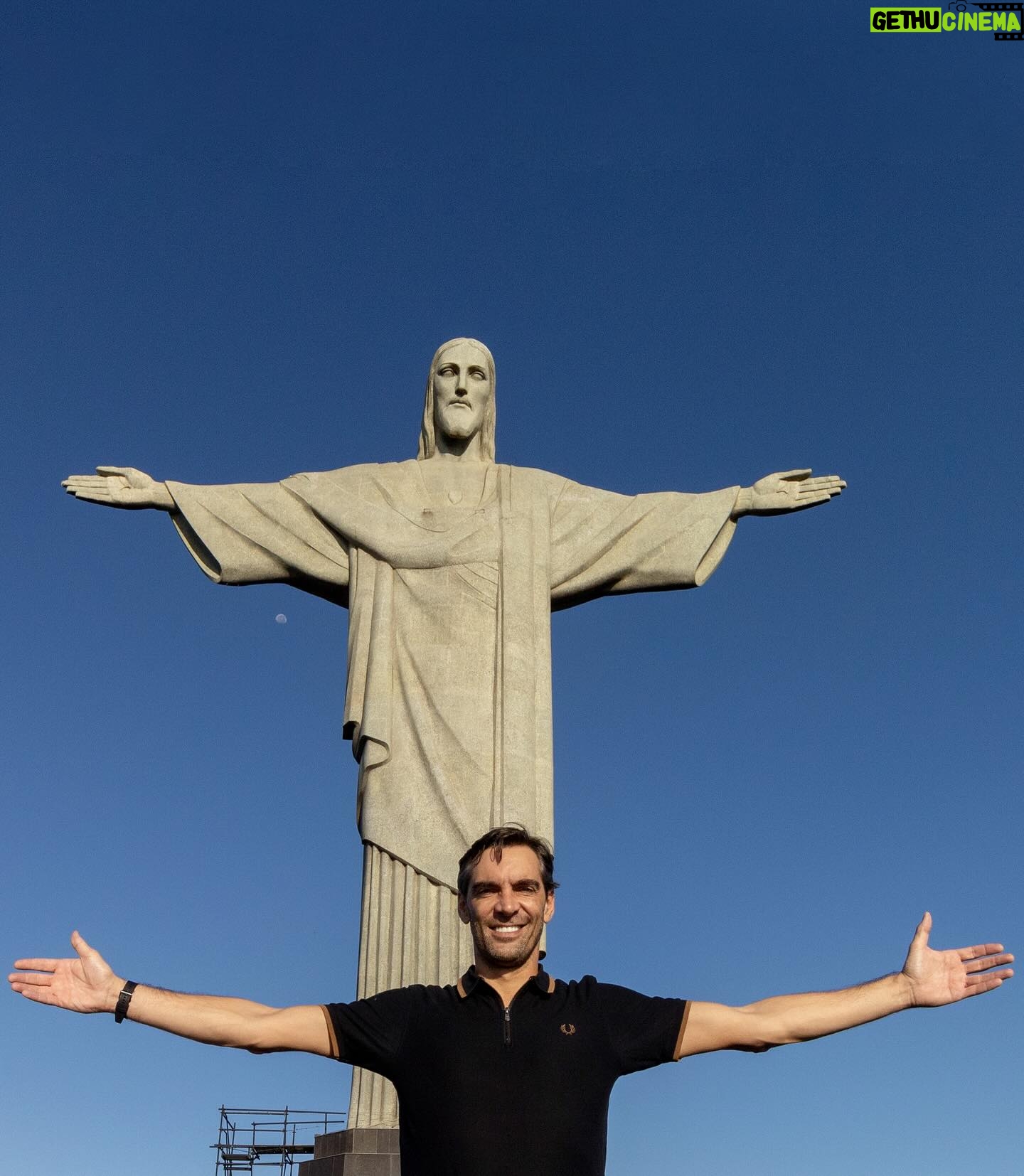 Giba - 50.8K Likes - Que a semana de vocĆŖs seja abenƧoada, assim como foi o meu domingo! Ontem tive a oportunidade incrĆvel de subir o Cristo Redentor e ser calorosamente recebido pelo @padreomaroficial. Sou muito grato ao meu amigo @rodrigocarlaferro por nos proporcionar essa experiĆŖncia fantĆ”stica e abenƧoada! O amor compartilhado ficarĆ” para sempre em nossos coraƧƵes. š¤©