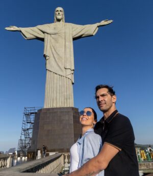 Giba Instagram - Que a semana de vocês seja abençoada, assim como foi o meu domingo! Ontem tive a oportunidade incrível de subir o Cristo Redentor e ser calorosamente recebido pelo @padreomaroficial. Sou muito grato ao meu amigo @rodrigocarlaferro por nos proporcionar essa experiência fantástica e abençoada! O amor compartilhado ficará para sempre em nossos corações. 🤩