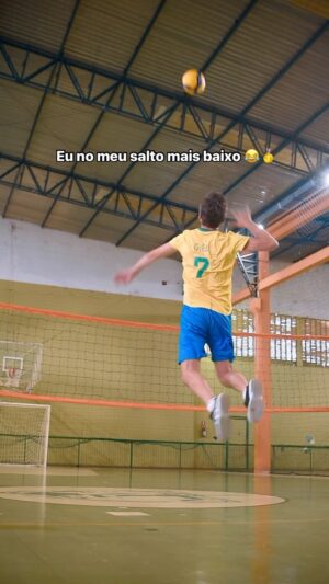 Giba Instagram - Eu no meu salto mais baixo, mas sabia que já saltei 3 metros e meio no ataque? Preferem o antes ou o depois? É Giba neles! 🤩🥇😂

#Fy #Giba #VolleyBall #Volei #Viral