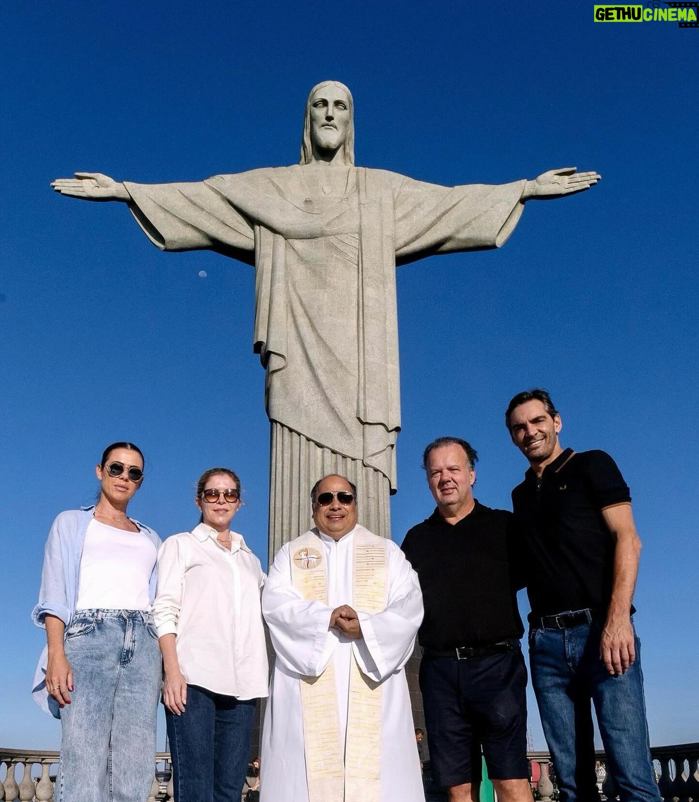 Giba - 50.8K Likes - Que a semana de vocĆŖs seja abenƧoada, assim como foi o meu domingo! Ontem tive a oportunidade incrĆvel de subir o Cristo Redentor e ser calorosamente recebido pelo @padreomaroficial. Sou muito grato ao meu amigo @rodrigocarlaferro por nos proporcionar essa experiĆŖncia fantĆ”stica e abenƧoada! O amor compartilhado ficarĆ” para sempre em nossos coraƧƵes. š¤©
