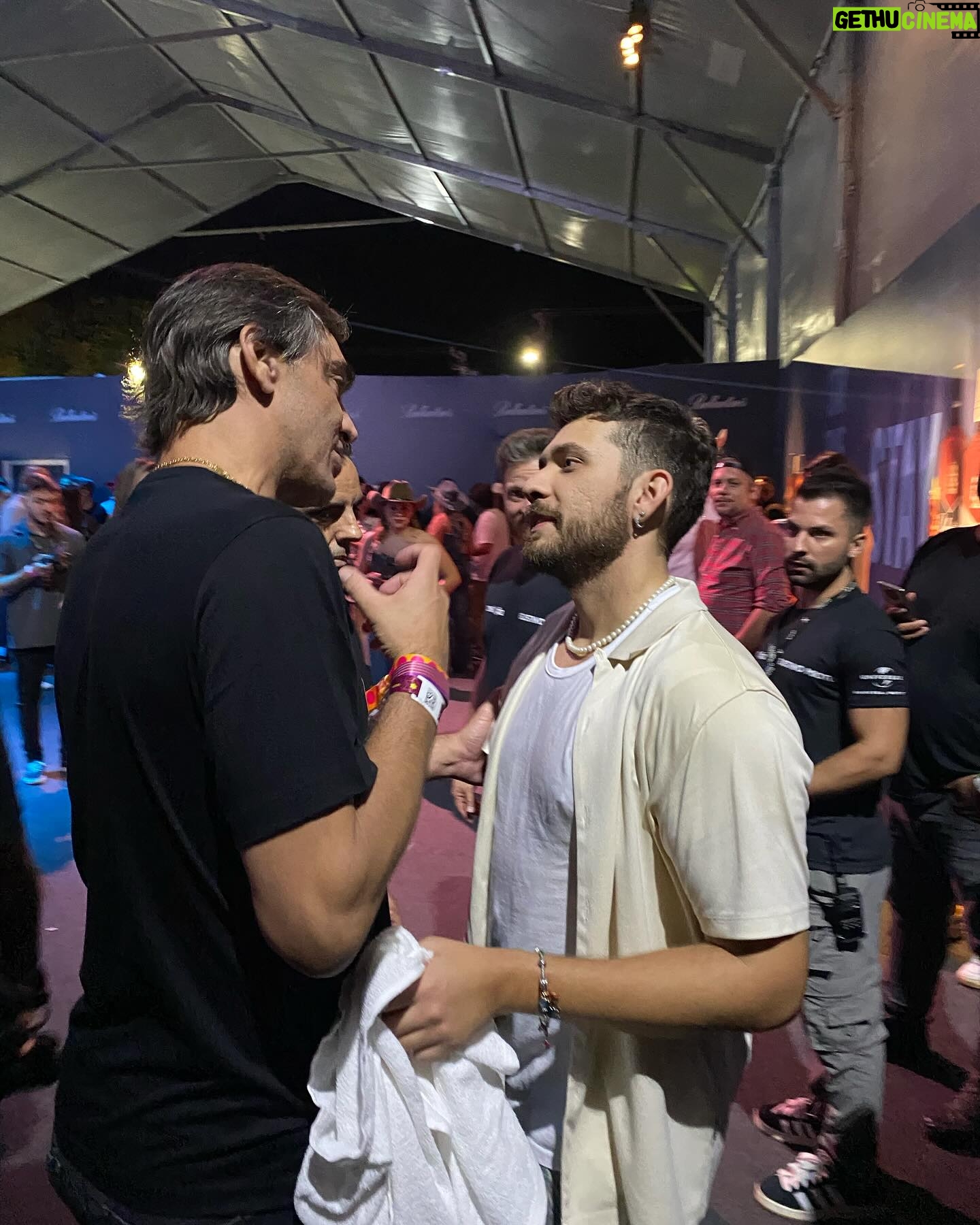 Giba - 13.3K Likes - Que energia incrĆvel, Londrina! Tirei o sĆ”bado para curtir com a minha amada esposa e fui surpreendido por tanto carinho na cidade que nasci. E o Ćŗltimo vĆdeo jĆ” diz: Gibaaa Neleees! š¤©š„š
#Giba #GibaNeles #Volei #Londrina