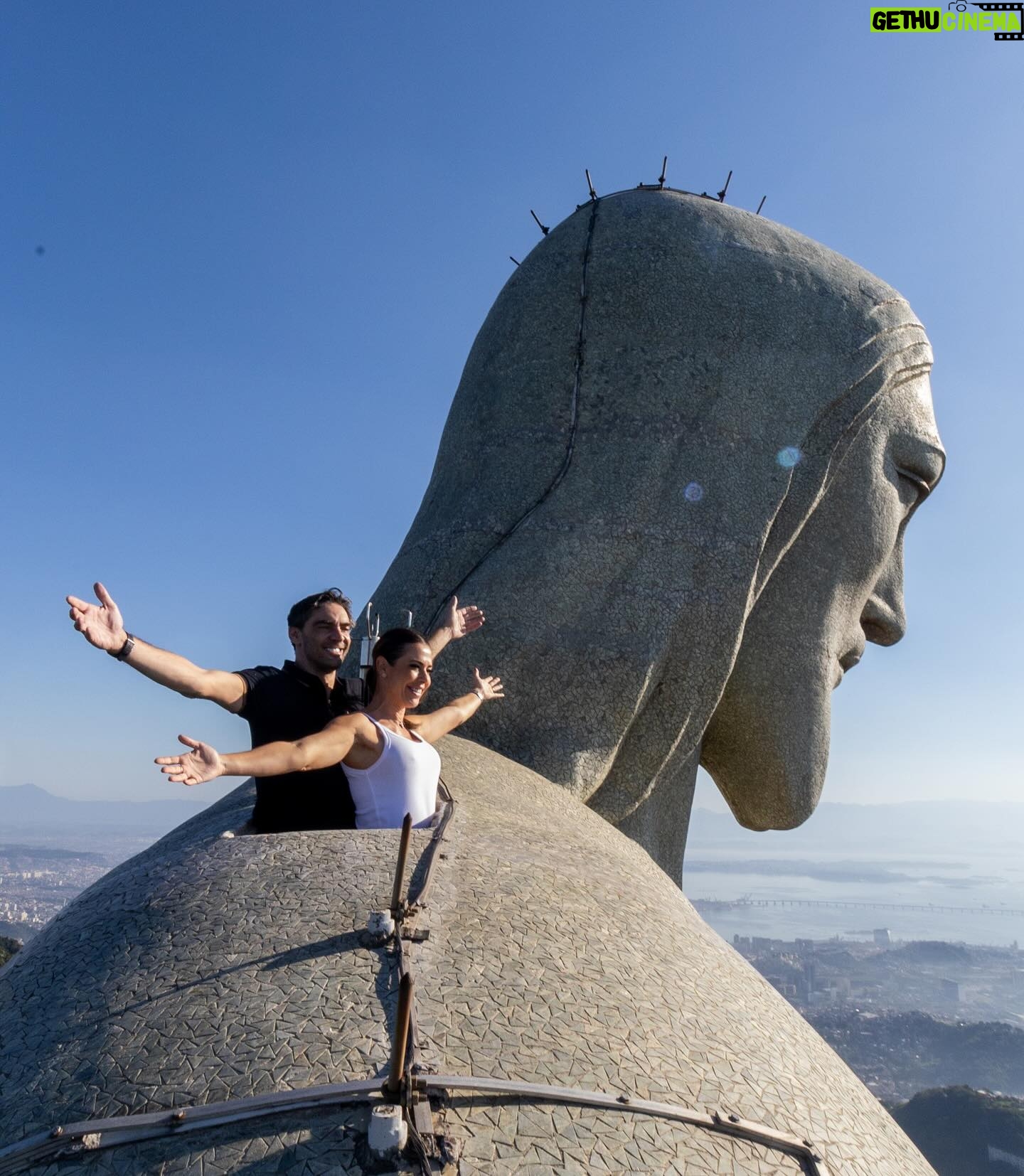 Giba - 50.8K Likes - Que a semana de vocĆŖs seja abenƧoada, assim como foi o meu domingo! Ontem tive a oportunidade incrĆvel de subir o Cristo Redentor e ser calorosamente recebido pelo @padreomaroficial. Sou muito grato ao meu amigo @rodrigocarlaferro por nos proporcionar essa experiĆŖncia fantĆ”stica e abenƧoada! O amor compartilhado ficarĆ” para sempre em nossos coraƧƵes. š¤©