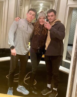Gigi Levangie Instagram - Back in NYC with my boys; if there were hug police, I’d be in jail. 🤗🤗🤗. Happy Thanksgiving, everyone! Can you guess what I’m thankful for? 😍❤️🙏🏼