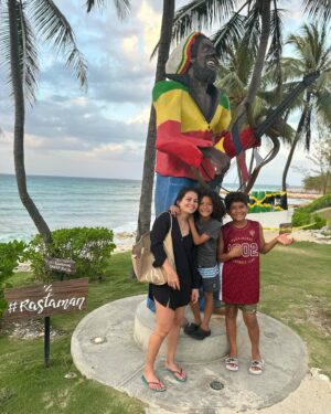 Gilbert Burns Instagram - Quality time with the family ❤️ 🇯🇲 
- 
Recarregando as energias com a família! ❤️🇯🇲