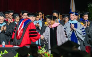 Gilberto Santa Rosa Instagram - Un dia maravilloso, rodeado de gente maravillosa y una distinción que atesoro!!!
Gracias @berkleecollege 
#caminalo #gsrautentico #doctorsantarosa
