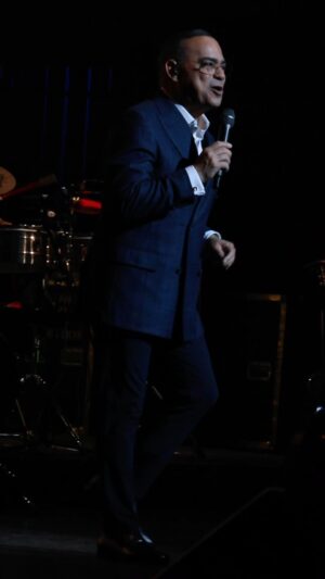 Gilberto Santa Rosa Instagram - ¿Quién  nos acompañan este fin de semana en Houston y Dallas con “Auténtico” Tour?
#caminalo #gsrautentico #autenticotour