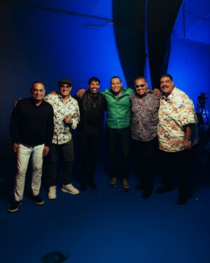 Gilberto Santa Rosa Instagram - Gracias a todos los artistas que hicieron parte de #Retromantico y colaboraron para hacer esto posible ❤️🌹

A todos estos grandes maestros, fue un honor poder compartir este momento con cada uno y platicar un poco sobre su apoyo y colaboración en este increíble proyecto 🔥 Desde hoy en mi canal de YouTube. No se lo pierdan. 🙌🏽