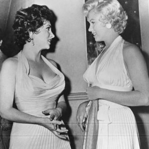 Gina Lollobrigida Instagram - • This day I want to devote it to my friend Marylin • ☀️
.
.
.
#lollobrigida #gina #maestosa #labellezza #italianactress #marilynmonroe #s #art #marilyn #actress #arts #oldhollywood #hollywood #vintage #monroe #marilynmonroefans #icon #beauty #love #popart #instaart #model #artist #retro #fashion #actressart #artsy #help #instaartist