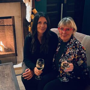 Ginny Buckley Instagram - Meet my lovely mum and dad! Without their help over the past couple of weeks I wouldn’t have been able to work with the brilliant team at @itvtonight on a programme about older drivers, spend a few days in Los Angeles for the @theworldcarawards test drives, shoot some great content at the @laautoshow and keep the @electrifyingcom show on the road!

As a single parent I juggle a lot of balls - and usually end up dropping a few! But these two help make sure I don’t drop them all. 

This is a thank you to my lovely parents and also to the friends who help me with lift shares, dog sitting, last minute school pick ups and are also there with a hug when it all gets a bit much ❤️

It takes a village!

#workingmum #singleparent #ittakesavillage