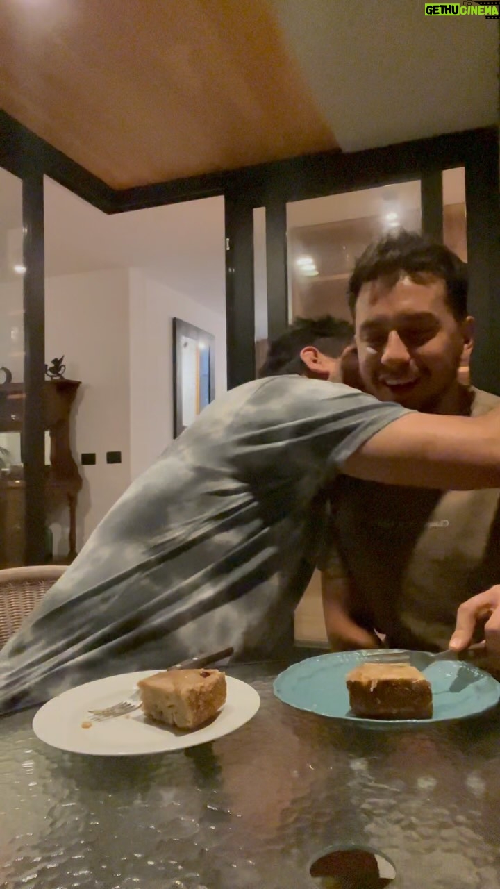 Gino Costa - 4.6K Likes - 2 hermosos años 🩵 juntos disfrutando la vida @pollocampos mejor partner que podría tener
🎶 Nadie puede y nadie debe vivir sin amor 🎶