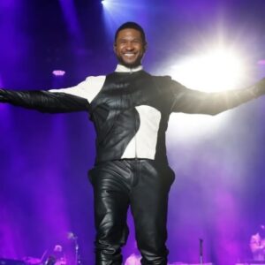 Ginuwine Instagram - Letsgo bro halftime @usher kill it like I know you will only reason I’m watching, my boys ( cowboys ) ain’t there so it’s my bro I’m here for Letsgochamp!!!!!🔥 killed it king !!!!!