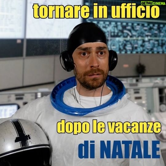 Giovanni Scifoni - 9.1K Likes - Tornare in ufficio dopo le vacanze di Natale. Io e @geroarnone abbiamo realizzato questa ennesima cialtronata copiando Interstellar. Il vestito da astronauta è il più ignobile mai confezionato dal cinema mondiale.
@fulviofiloni73 è il capo infamone.