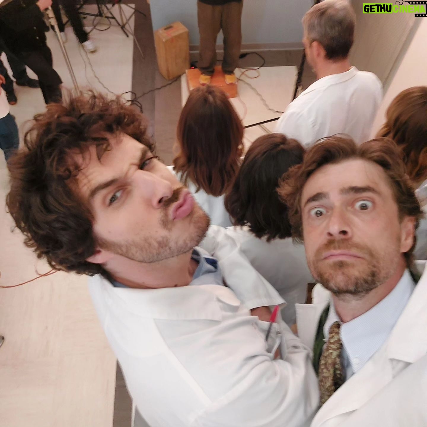 Giovanni Scifoni - 20.9K Likes - Da gente così non mi farei curare manco un'unghia incarnita.
#doc3
#colleghichemirendonofelice
@docnelletuemani @matildegioli @pierpaolospollon @giacomogiorgioreal @elisadieusanio @marco__rossetti @sara_lazzaro @lauracravedi @petitewong