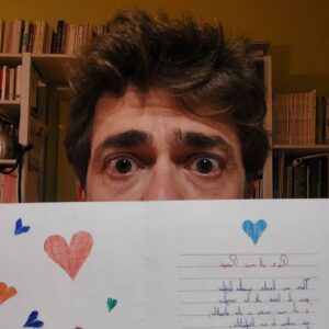 Giovanni Scifoni Instagram - Questo è l'ultimo lavoretto papà, l'anno prossimo sto in prima media, non si fanno lavoretti alle medie.
#ultimolavorettodellultimofiglio
#dolore