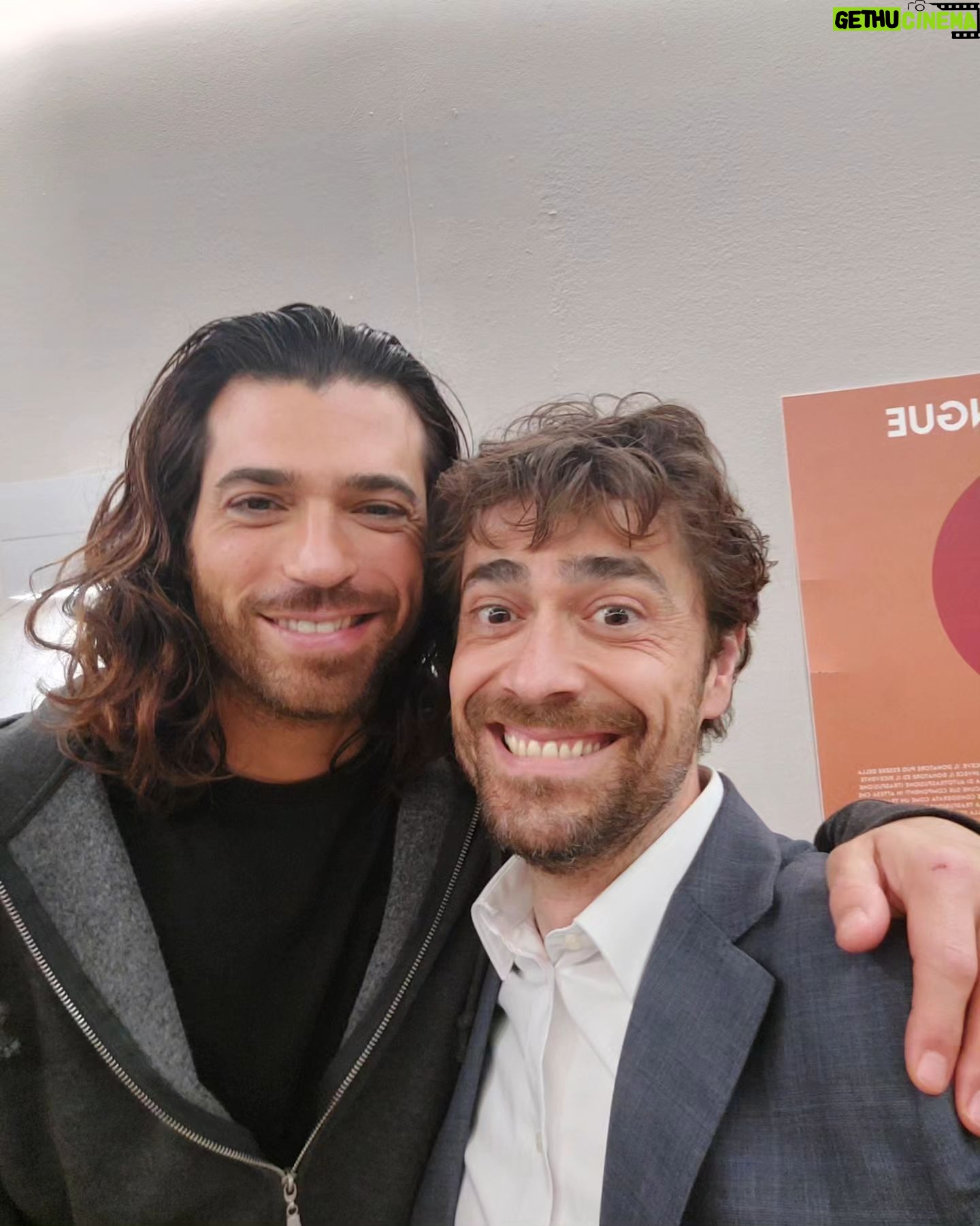 Giovanni Scifoni - 7.5K Likes - E oggi finisce puranco Viola Come il Mare. Amici nuovi e gioia propulsiva.