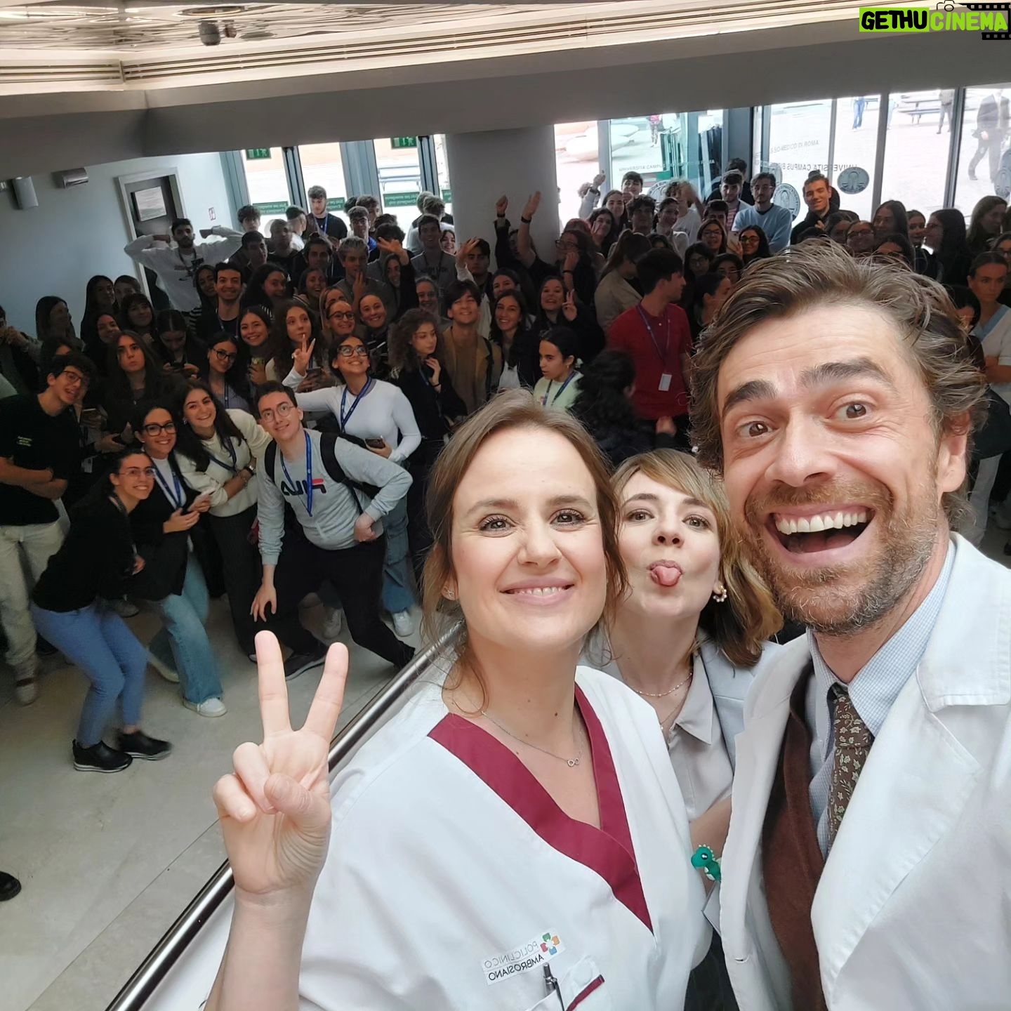 Giovanni Scifoni - 20.9K Likes - Da gente così non mi farei curare manco un'unghia incarnita.
#doc3
#colleghichemirendonofelice
@docnelletuemani @matildegioli @pierpaolospollon @giacomogiorgioreal @elisadieusanio @marco__rossetti @sara_lazzaro @lauracravedi @petitewong