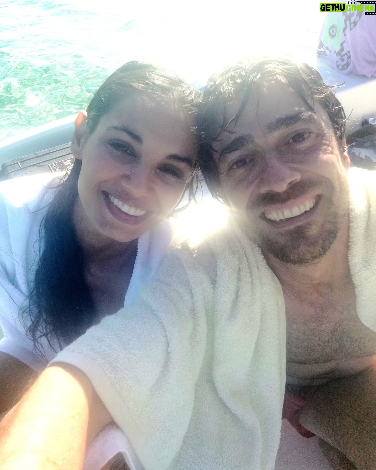 Giovanni Scifoni - 7.5K Likes - E oggi finisce puranco Viola Come il Mare. Amici nuovi e gioia propulsiva.