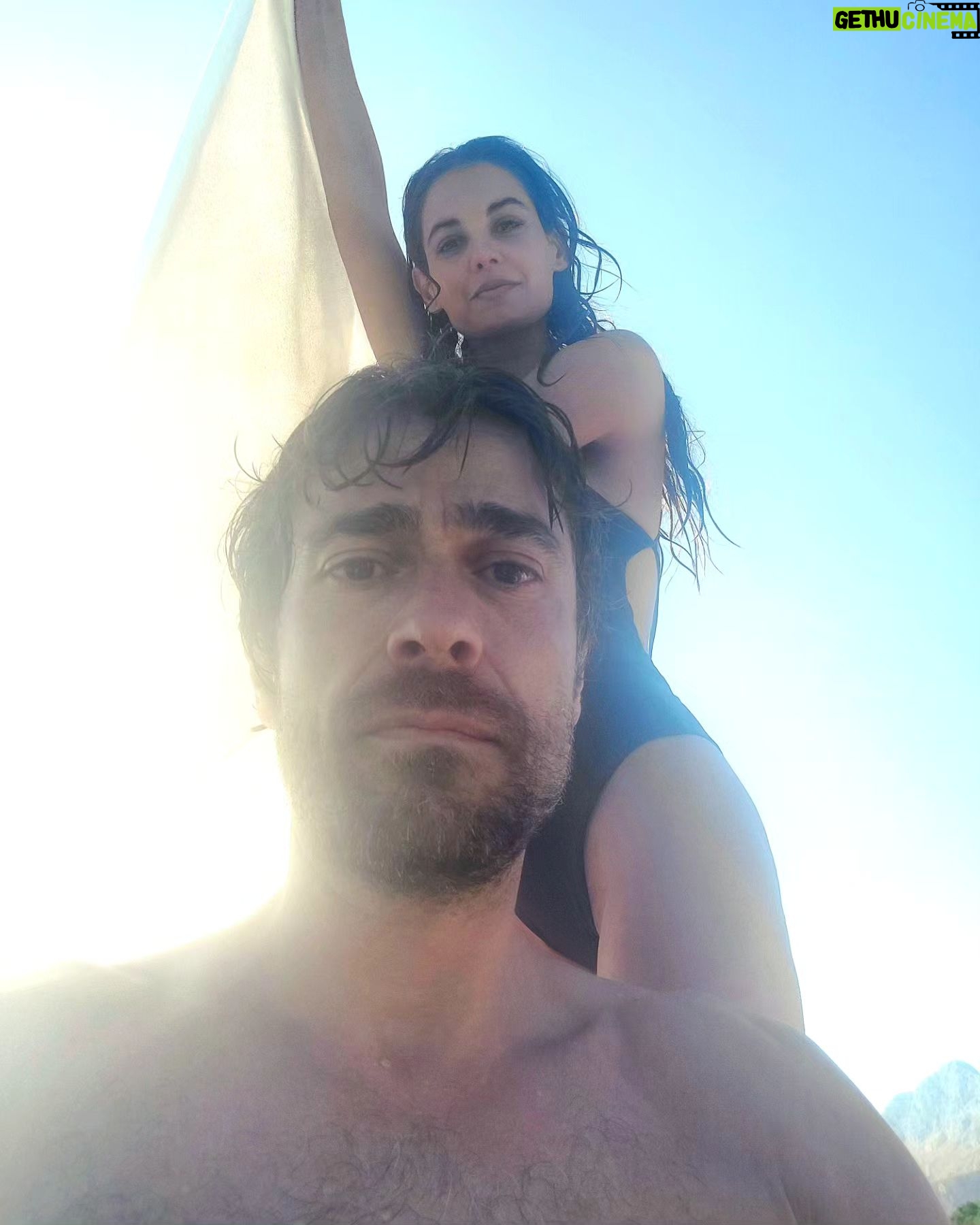 Giovanni Scifoni - 7.5K Likes - E oggi finisce puranco Viola Come il Mare. Amici nuovi e gioia propulsiva.