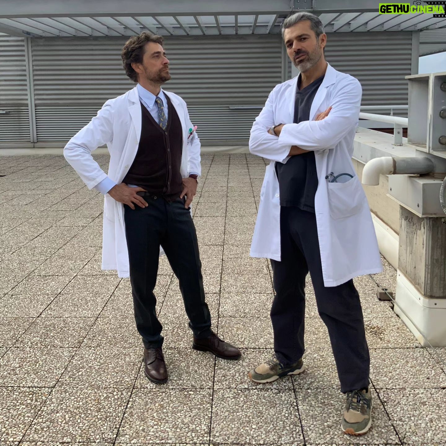 Giovanni Scifoni - 15.7K Likes - Tra un po' in tivvù. Siamo belli come merilimmorrò
#doc3 undiciggennaio!
@docnelletuemani
@lucaargentero @elisadieusanio @sara_lazzaro
