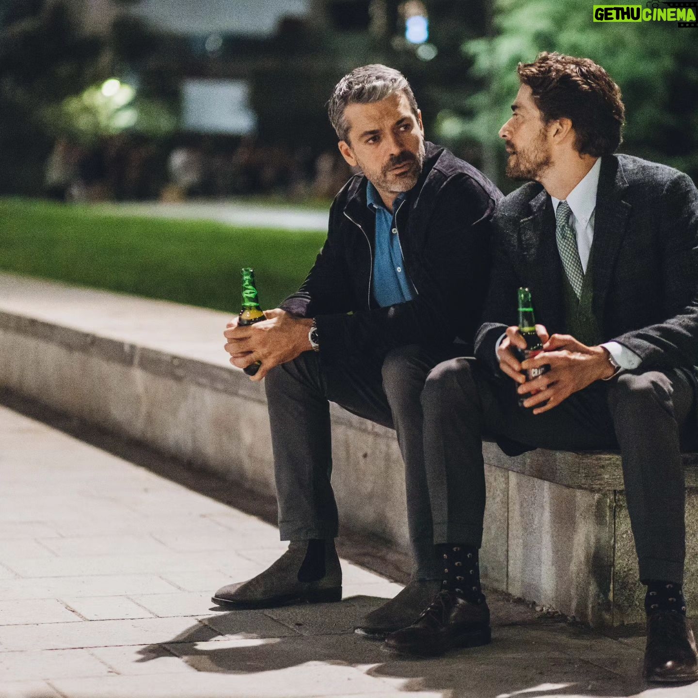 Giovanni Scifoni - 17.2K Likes - Quello brizzolato e più invecchiato di me è @lucaargentero Mbè? Com'era sto doc?
@docnelletuemani
@rai1official
@raiplay_official
#doc3