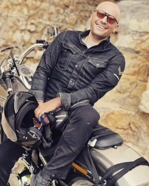 Giray Altınok Instagram - Gülüşü güneşime nasıl?
#worldmotorcyleday 🛵🌏