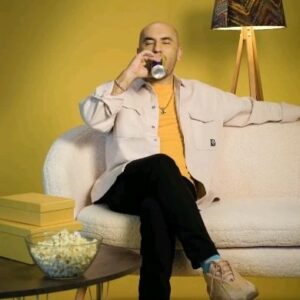 Giray Altınok Instagram - "Benim tamamen kapalı telefonla geldiğim yere, sen sesi açık telefonla mı geldin?" 

@liptoniceteatr #işbirliği
