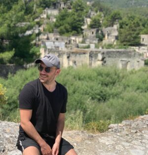 Giray Altınok Instagram - Bacasız sanayimiz turizmi seviyorum🏛🏖