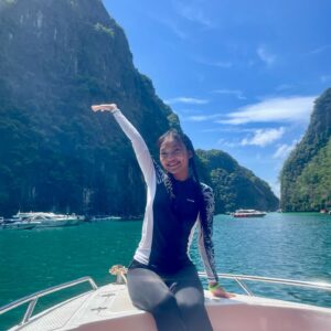Gisele Chiam Instagram - what a thai-m to be alive in krabi!!🇹🇭🌊

i’ll miss the crystal clear waters and gorgeous mountains :(
•
•
•
•
#GiseleChiam #詹欣萱 #teenactress #teenperformer #teensinger #teeninfluencer #lifestyleinfluencer #beach #beachday #krabi #thailand #holiday #vacation #familyholiday #familybonding
