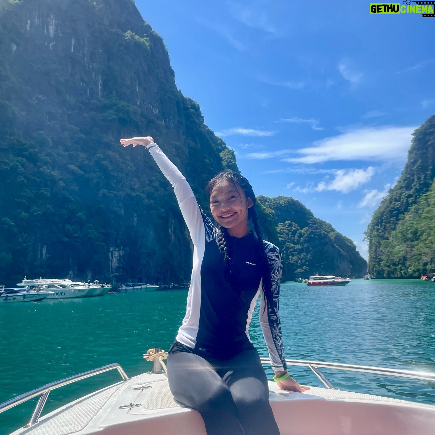 Gisele Chiam - 3 Likes - what a thai-m to be alive in krabi!!🇹🇭🌊
i’ll miss the crystal clear waters and gorgeous mountains :(
•
•
•
•
#GiseleChiam #詹欣萱 #teenactress #teenperformer #teensinger #teeninfluencer #lifestyleinfluencer #beach #beachday #krabi #thailand #holiday #vacation #familyholiday #familybonding