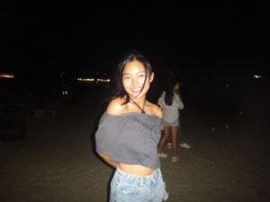 Gisele Chiam Instagram - shell yeah! 🐚🌊

swipe to the end to see our fire dance🔥
•
•
•
•
•
#GiseleChiam #詹欣萱 #teenactress #teenperformer #teensinger #teeninfluencer #beach #beachday #schoolholidays