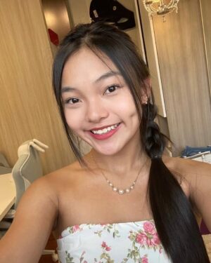 Gisele Chiam Instagram - 🌸🐚🌸
.
.
.
.
.
.
.

#GiseleChiam #詹欣萱 #giselechiamlookbook  #teenactress #teenperformer #todaysfit  #ootd #teenstyle #teenfit #flowerdress #lovetodressup #mediacollaborations
#brandcollaboration #teeninfluencer #outfitoftheday #stylistoutfit #tubedress #kneehighboots
