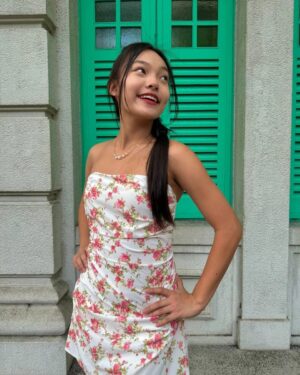 Gisele Chiam Instagram - 🌸🐚🌸
.
.
.
.
.
.
.

#GiseleChiam #詹欣萱 #giselechiamlookbook  #teenactress #teenperformer #todaysfit  #ootd #teenstyle #teenfit #flowerdress #lovetodressup #mediacollaborations
#brandcollaboration #teeninfluencer #outfitoftheday #stylistoutfit #tubedress #kneehighboots