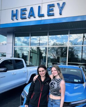 Giselle Eisenberg Instagram - My new baby 🚙
Thank you so much to the very best, @christina5222
and thank you @healeybrothers for everything!!