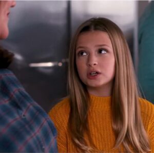 Giselle Eisenberg Instagram - What’s your favorite #AnnaKat moment from this past Wednesday’s #AmericanHousewife episode?
1) Miss Popular bejeweled in friendship bracelets  2) Why is everyone looking at me?  3) That’s just Kat-Kat!!! 4)How do I get back to Pre-Booger Paris?? 5)Mama love