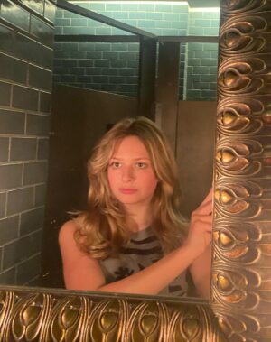 Giselle Eisenberg Instagram - This bathroom at a theatre in Philadelphia has the best lighting ever