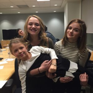 Giselle Eisenberg Instagram - Is there a Move back Monday? #MBM Here’s a fun one with @joeyking and @hunterking - my loves - I love when old photos “pop up” and give a surprise smile. 💖💖💖 From 2016 at @lifeinpiecestv #twitterparty #TwoKings