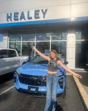 Giselle Eisenberg Instagram - My new baby 🚙
Thank you so much to the very best, @christina5222
and thank you @healeybrothers for everything!!
