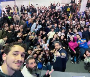 Giulia Bersani Instagram - Che dire, anche per quest’anno il @comiconitalia  è giunto al termine, è stata come sempre un’esperienza bellissima che devo a tutti quanti voi:
Ai miei compagni di viaggio e a tutte le fantastiche persone che ho incontrato e conosciuto là!
Non ho molto da dire se non che il primo giorno non l’ho praticamente vissuto essendo stata non poco male la sera prima e che sono molto triste di non aver assistito alla vittoria del Napoli domenica! Figo perché tutti sono scappati e mi son riuscita a girare la fiera… Però avrei tanto voluto assistere ai festeggiamenti!
Anche quest’anno ho avuto l’onore di mangiare la pizza e la pasta fritta, e ho scoperto la mozzarella in carrozza! Che buona madonna, è già diventata la mia cosa preferita!

Ora partono i ringraziamenti! 
Ad @inntaleofficial  per essere stati degli ottimo compagni di viaggio come sempre!
Ad arkadia.agency che non posso menzionare per l’ospitalità e per la gentilezza.
E a tutte le belle personcine che sono passate a salutarci!
Grazie davvero, ci vediamo l’anno prossimo! ❤️ #comicon #napolicomicon #inntale #navigavia  #napoli