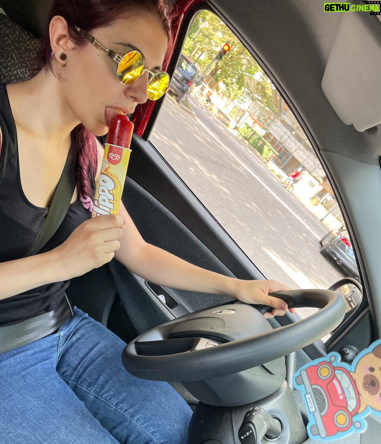 Giulia Bersani - 2.7K Likes - È estate ma tu sei a Milano, imbottigliato nel traffico, il sabato pomeriggio.
Non vedo l’ora di guidare con il mio Calippo verso il Rimini comics…
Ancora una settimana dai!
Madonna non ne mangiavo uno da quando ero piccola…
Voi che fate questa Estate? Bloccati in città come me?
#milano #traffico #calippo #checaldo