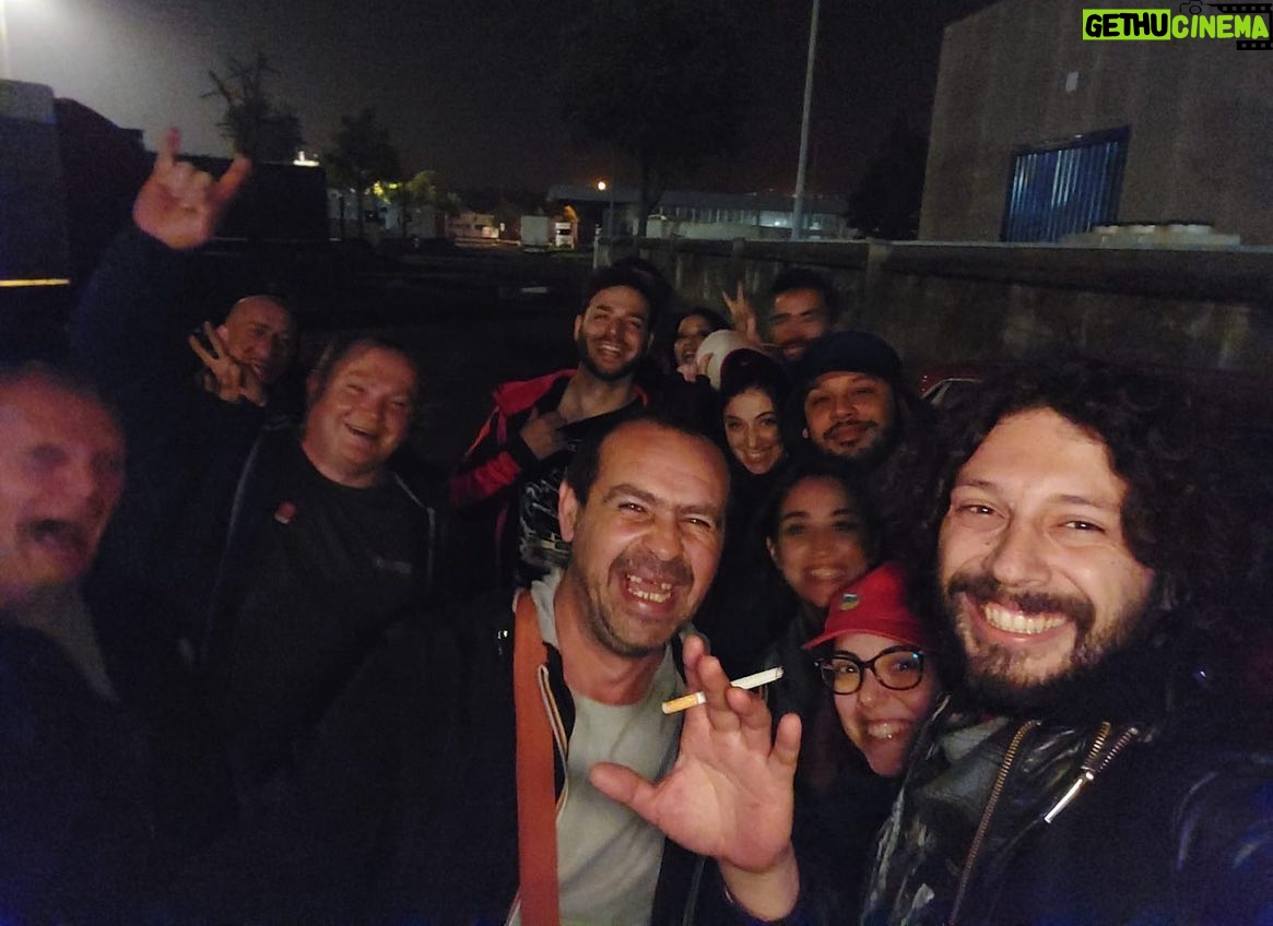 Giulia Bersani - 2.6K Likes - E anche il play di Modena è andato! Quest’anno meno caldo e un po’ più bagnato! Avrei così tante cose da dire e da raccontare di questa edizione, ogni foto necessiterebbe di una descrizione a parte ma mi limito a ringraziare tutte le persone che ne hanno preso parte!
Che dire: sono tornata a casa STANCA, molto STANCA ma contenta!
Ho beccato un sacco di persone, sono più o meno riuscita a scambiare qualche chiacchiera con tutti, anche se mai abbastanza, purtroppo… C’è sempre troppo poco tempo a disposizione e troppe persone! 🥲 ho un rapporto di amore e odio con ‘ste maledette fiere! Voglio vedere persone e parlare con loro! Ma poi sono troppo stanca per farlo. Soprattutto mi manca la voce per farlo! 🥲comunque best fiera, avrei voluto girare di più e comprare più roba… nell’effettivonpn son riuscita a prendere niente anche se volevo mille dadi e altrettanti manuali! Spero sarà per la prossima…
Come sempre ringrazio tanto @inntaleofficial per la permanenza meravigliosa!
Ah dimenticavo, è uscito si oscuro signore edizione Luxastra, voi lo avete comprato vero?
#modenaplay #playdimodena #inntale #giochini #sioscurosignore