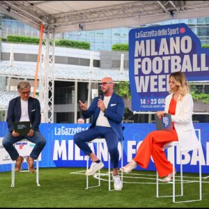 Giulia Mizzoni Instagram - Ciao Milano 👋🏻❤️

Thanks to @gazzettadellosport 
Hair and make-up @eleglamour_makeup_ 💄

#milanofootballweek 
#gazzettadellosport 
#milano 
#football 
#giornalismosportivo
