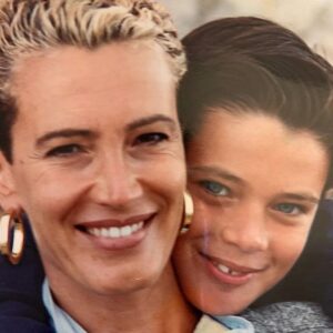 Giulio Berruti Instagram - Anche se mi chiami 187 volte al giorno per sapere dove ho messo la tua tessera sanitaria sappi che ti voglio un mondo di bene! Auguri mammina mia adorata ❤️ Ps. Ora che sono in america lo ammetto:l'ho persa! 🤪