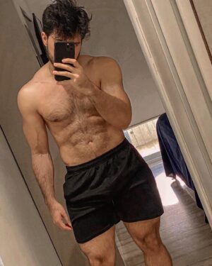 Giulio Mottola Instagram - Unos meses sin azúcar, y unas semanas descansando sabroso 💪🏻