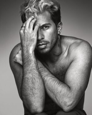 Giulio Mottola Instagram - Can you see it? If you want to, click the link in my bio.

Photographer: @urielsantanafoto 
Photo Assistants: @hugoserna76 
Styling & PR: @soynadiaguerrero